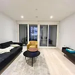 Modern Two Bed Room Flat At Elephant Castle