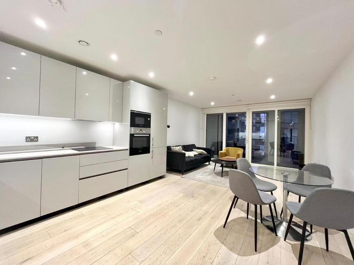 Modern Two Bed Flat At Elephant Castle *